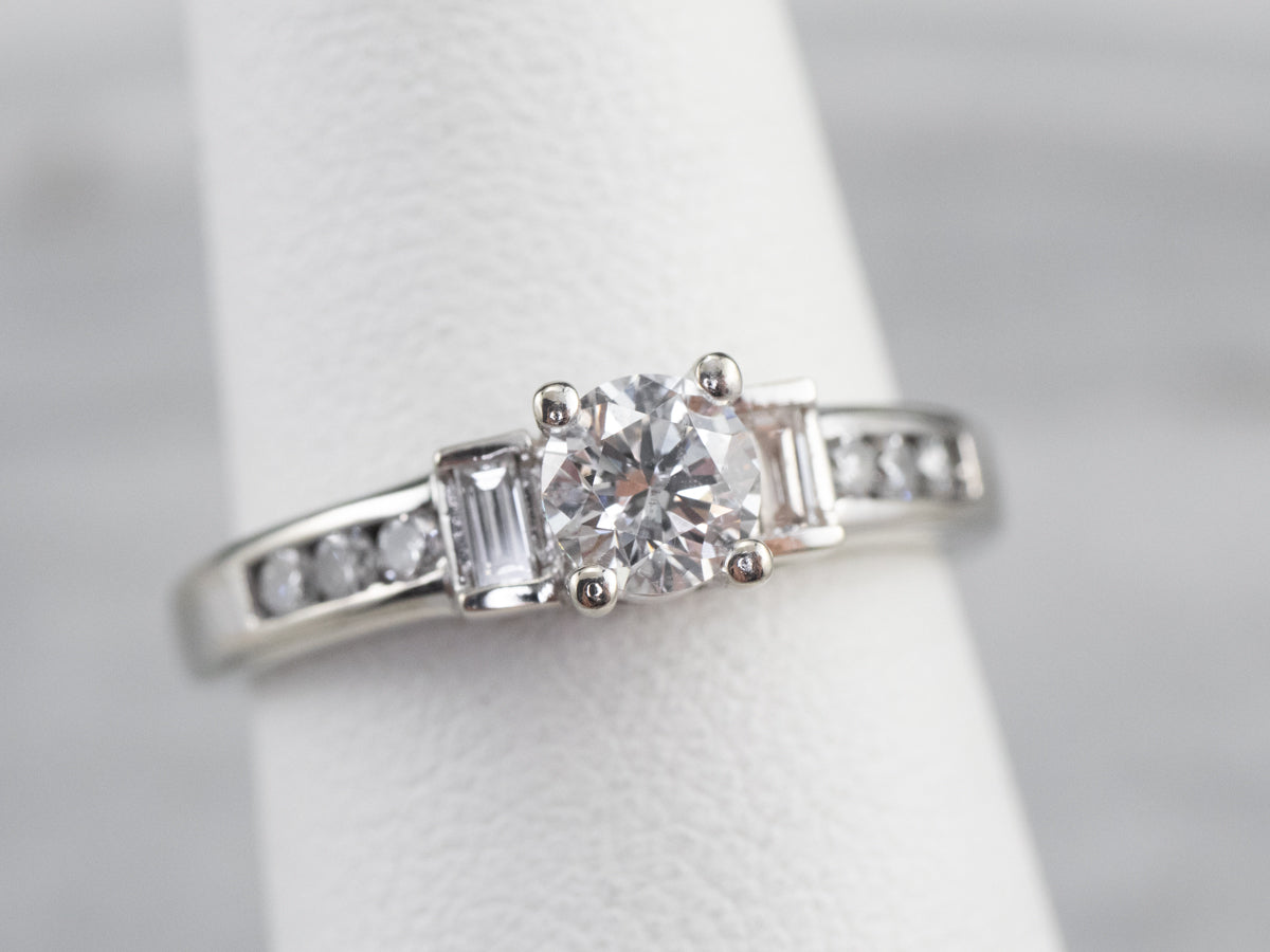 Anillo de compromiso de oro blanco con diamantes