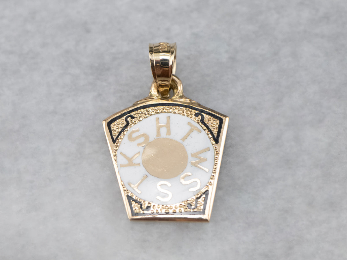 Colgante de oro esmaltado del Arco Real de piedra angular masónica