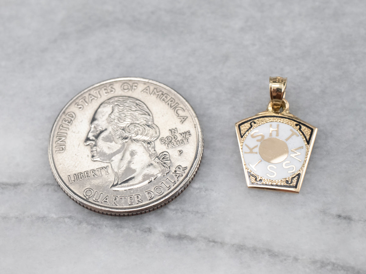 Colgante de oro esmaltado del Arco Real de piedra angular masónica