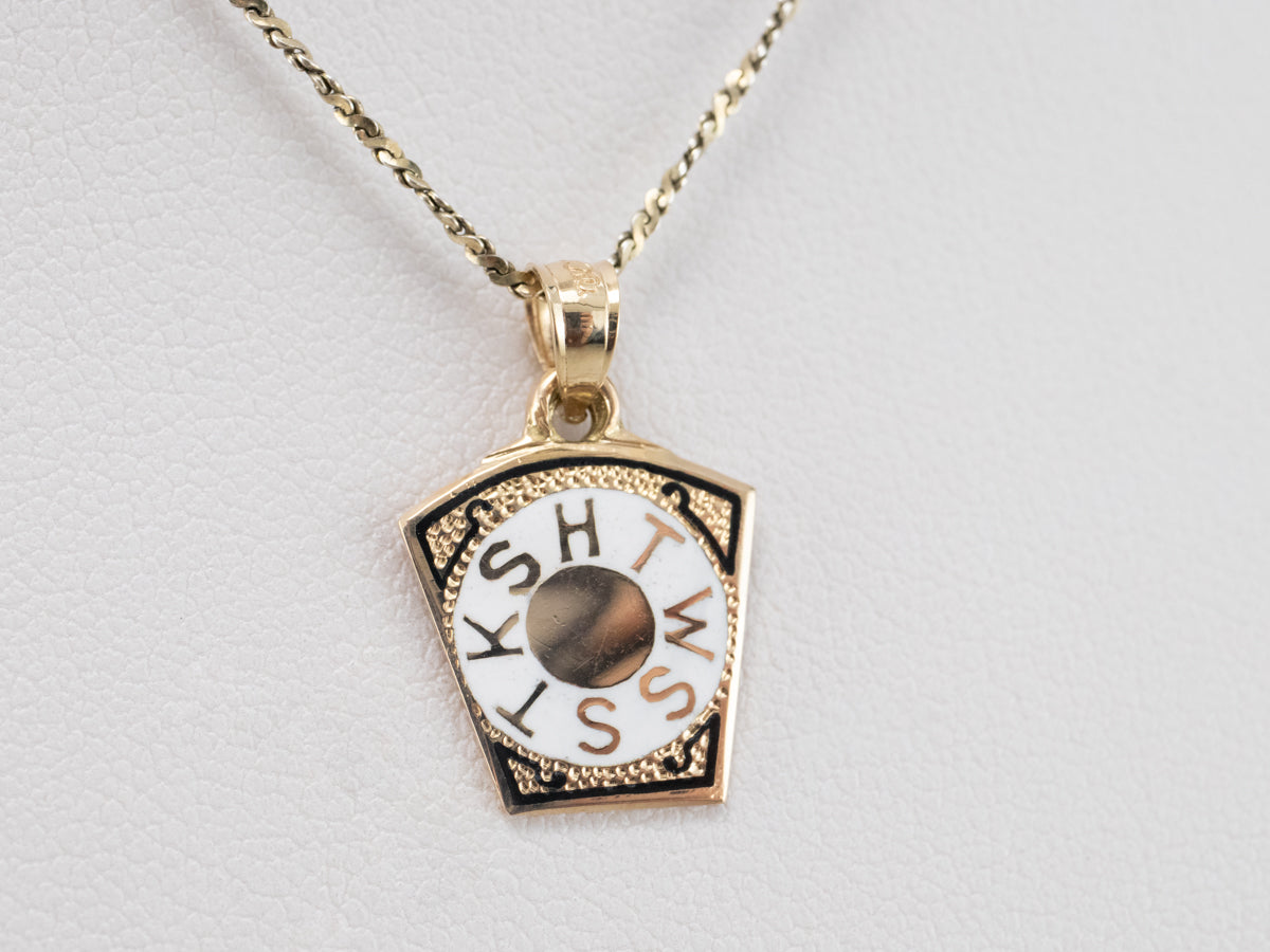 Colgante de oro esmaltado del Arco Real de piedra angular masónica