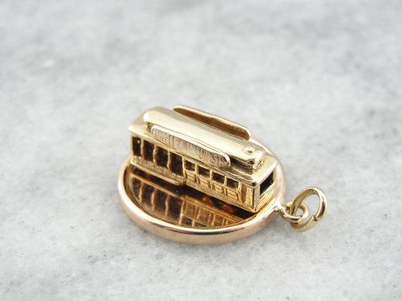 Powerll & Mason Street, Vintage Cable Car and Turntable