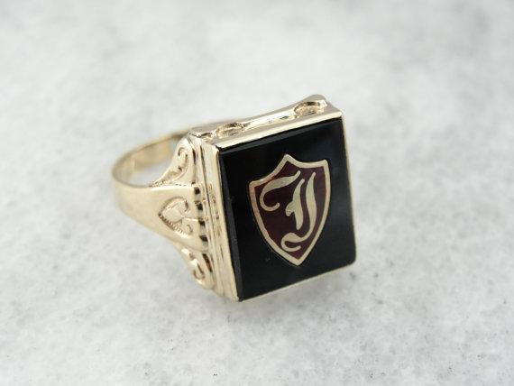 Anillo con escudo de ónix para hombre de Kinsley &amp; Sons
