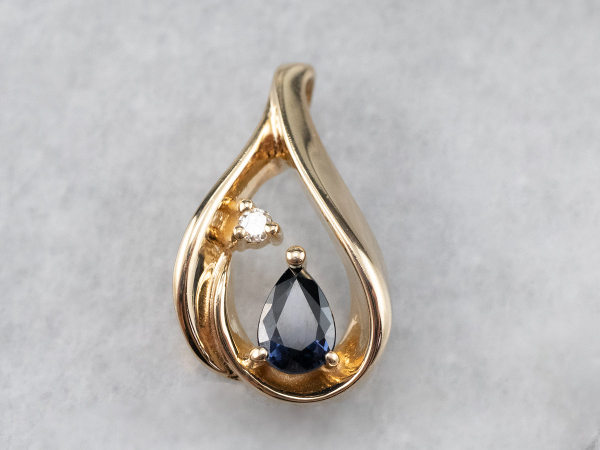 Colgante de oro, zafiro y diamantes