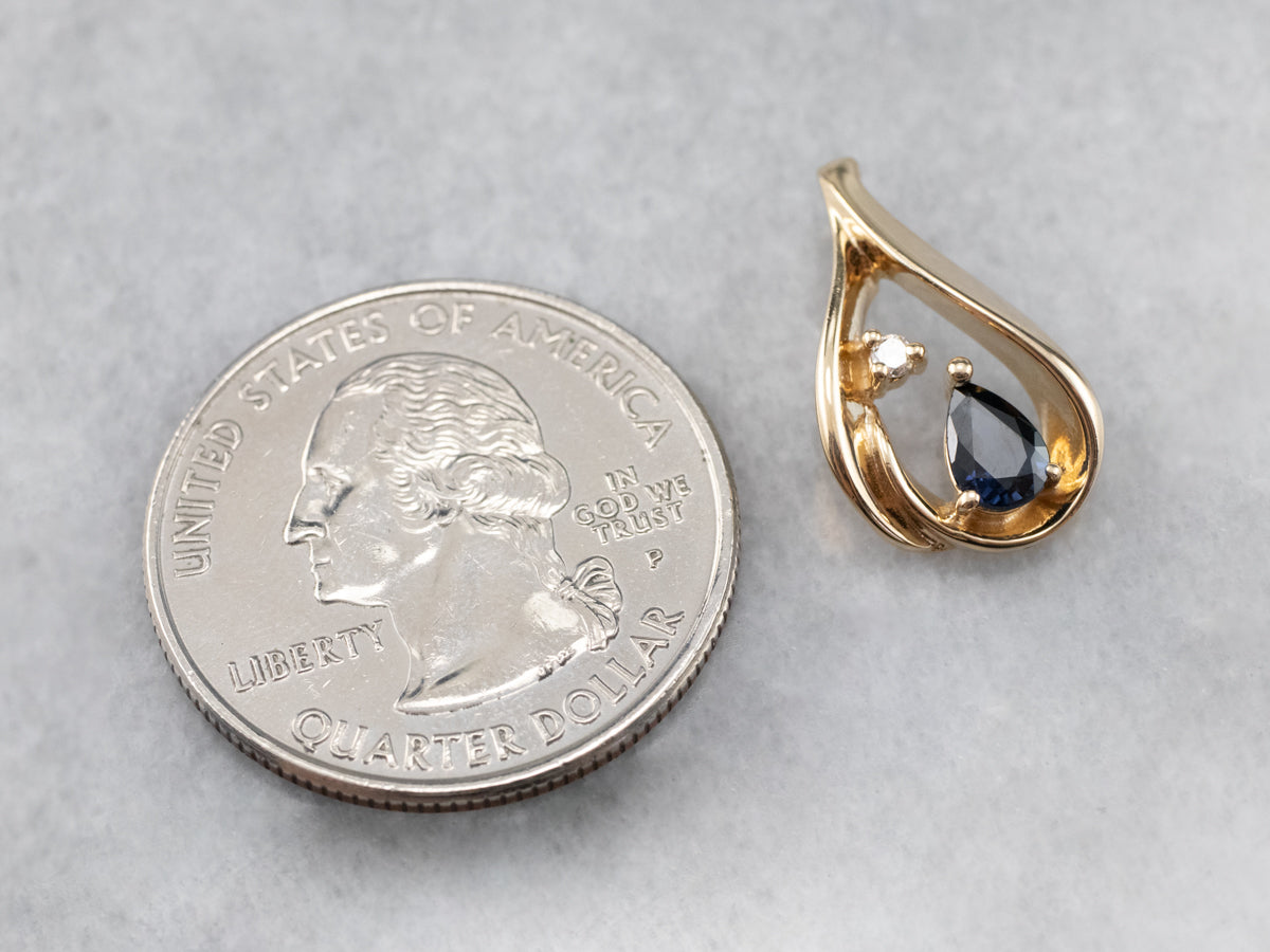 Colgante de oro, zafiro y diamantes