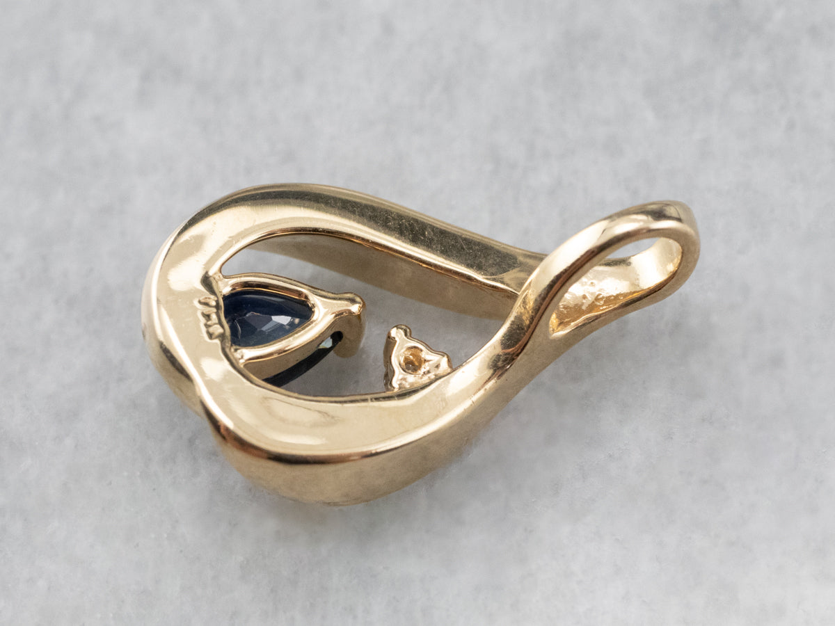 Colgante de oro, zafiro y diamantes