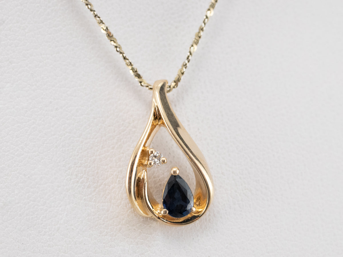 Colgante de oro, zafiro y diamantes