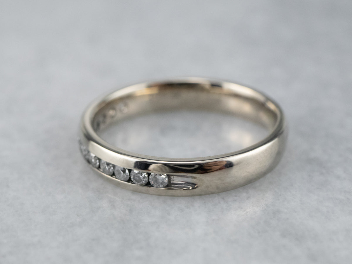 Alianza de diamantes en oro blanco