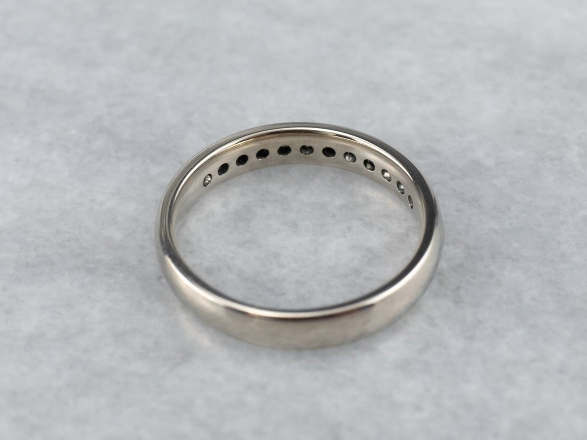 Alianza de diamantes en oro blanco