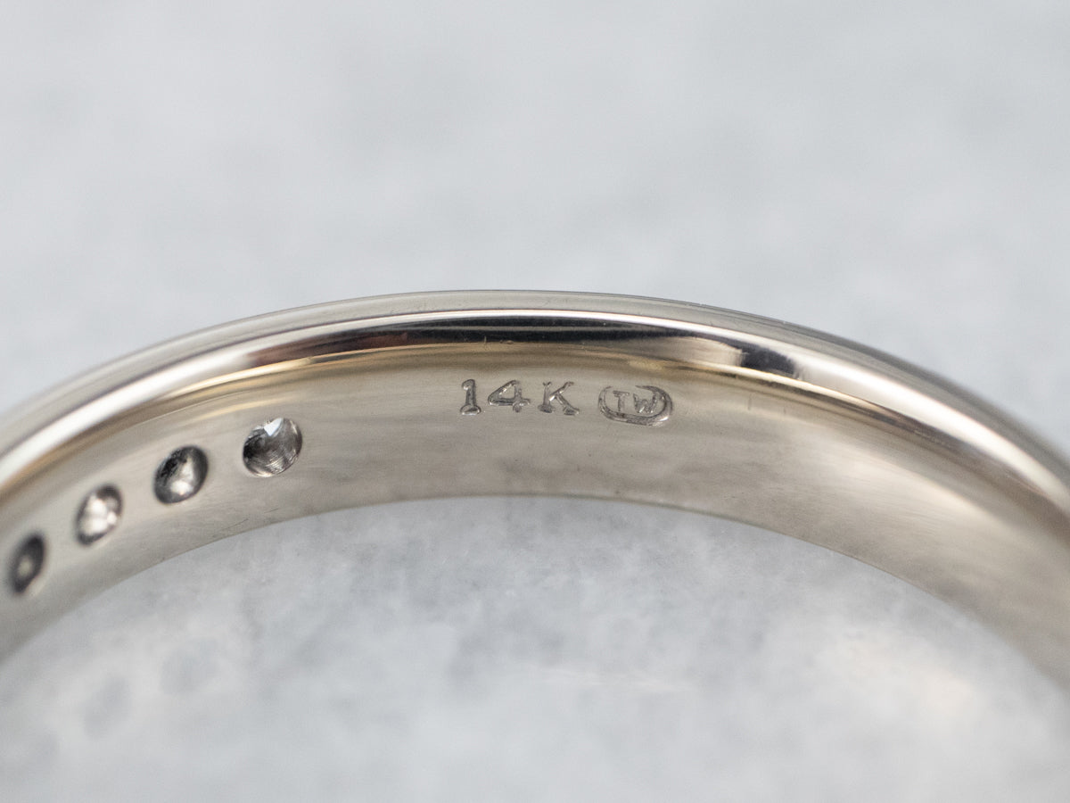 Alianza de diamantes en oro blanco