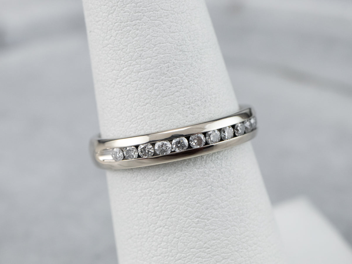 Alianza de diamantes en oro blanco