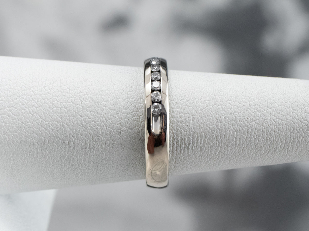 Alianza de diamantes en oro blanco