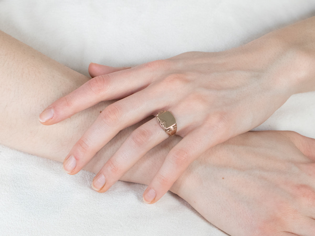 Anillo tipo sello de oro estilo militar