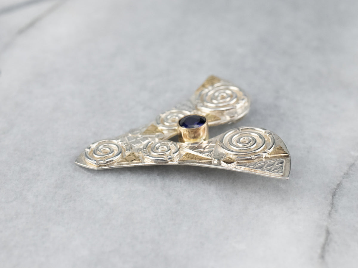 Colgante modernista de metal con mezcla de zafiro sintético