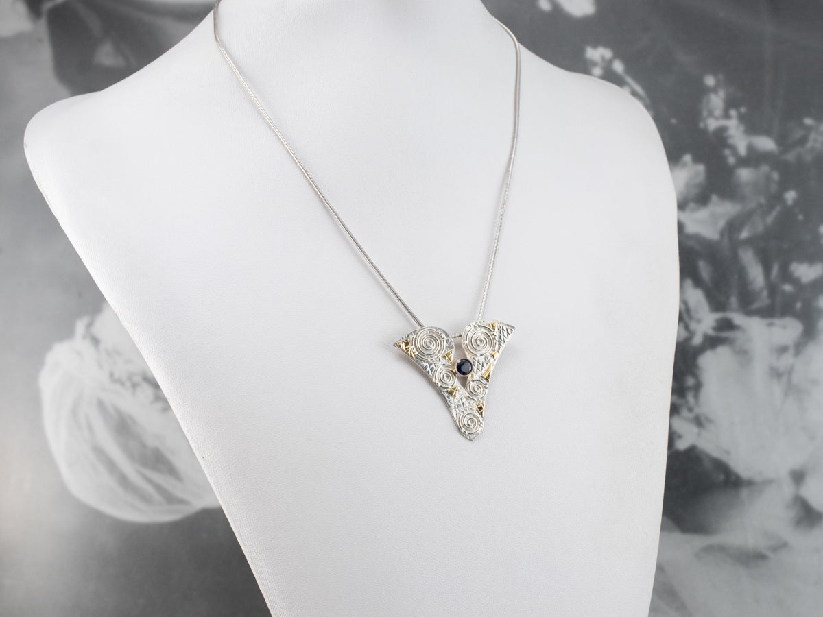 Colgante modernista de metal con mezcla de zafiro sintético