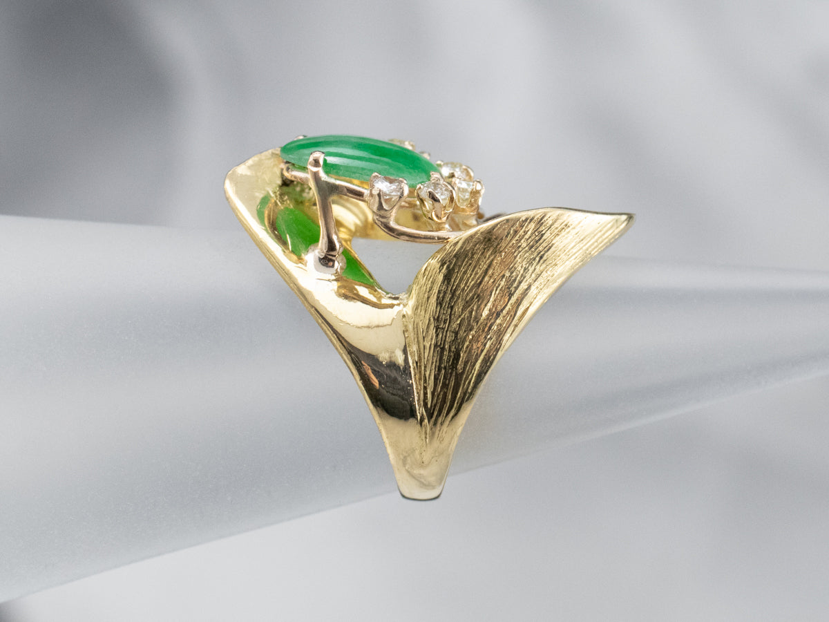 Anillo modernista de oro de 18 quilates con diamantes y jade