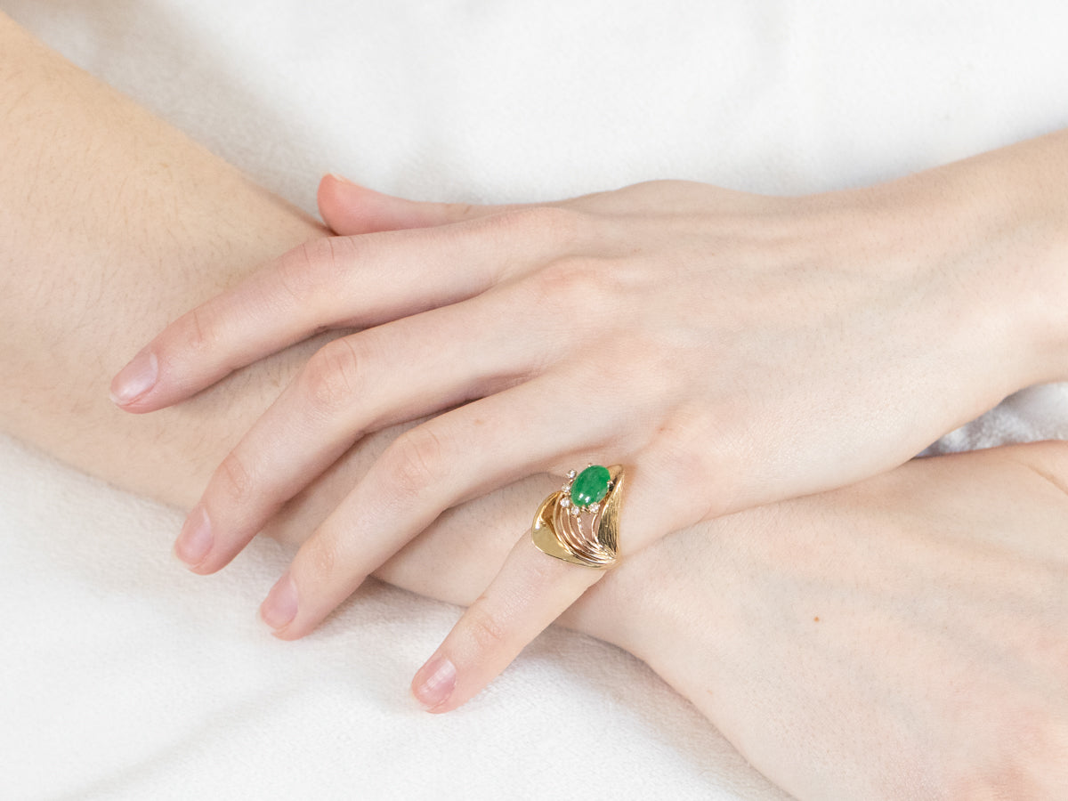 Anillo modernista de oro de 18 quilates con diamantes y jade
