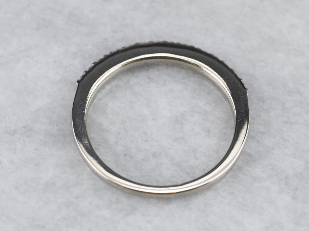 Alianza de boda de oro blanco con diamantes