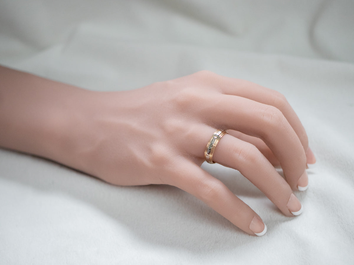 Banda unisex con patrón de X dorado en dos tonos