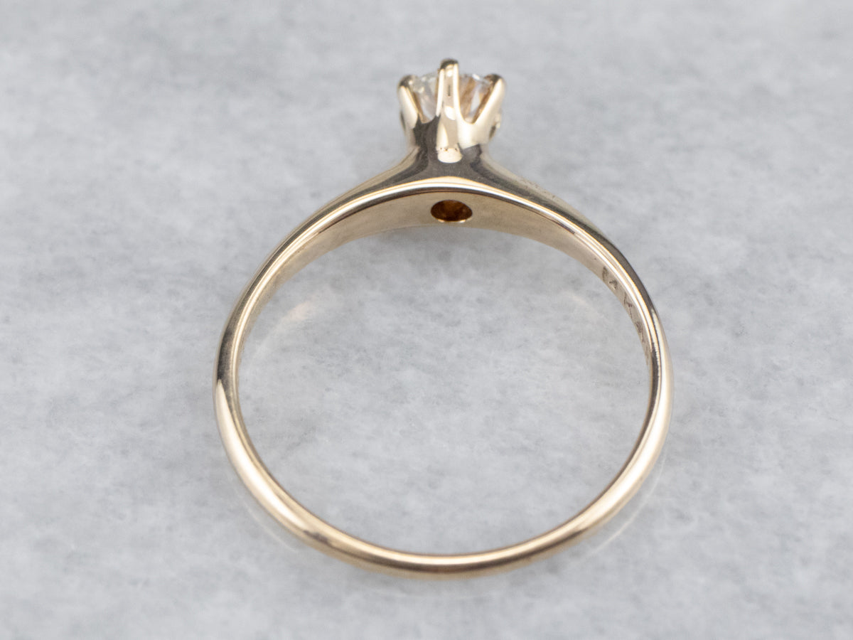 Anillo de compromiso clásico con solitario de diamantes