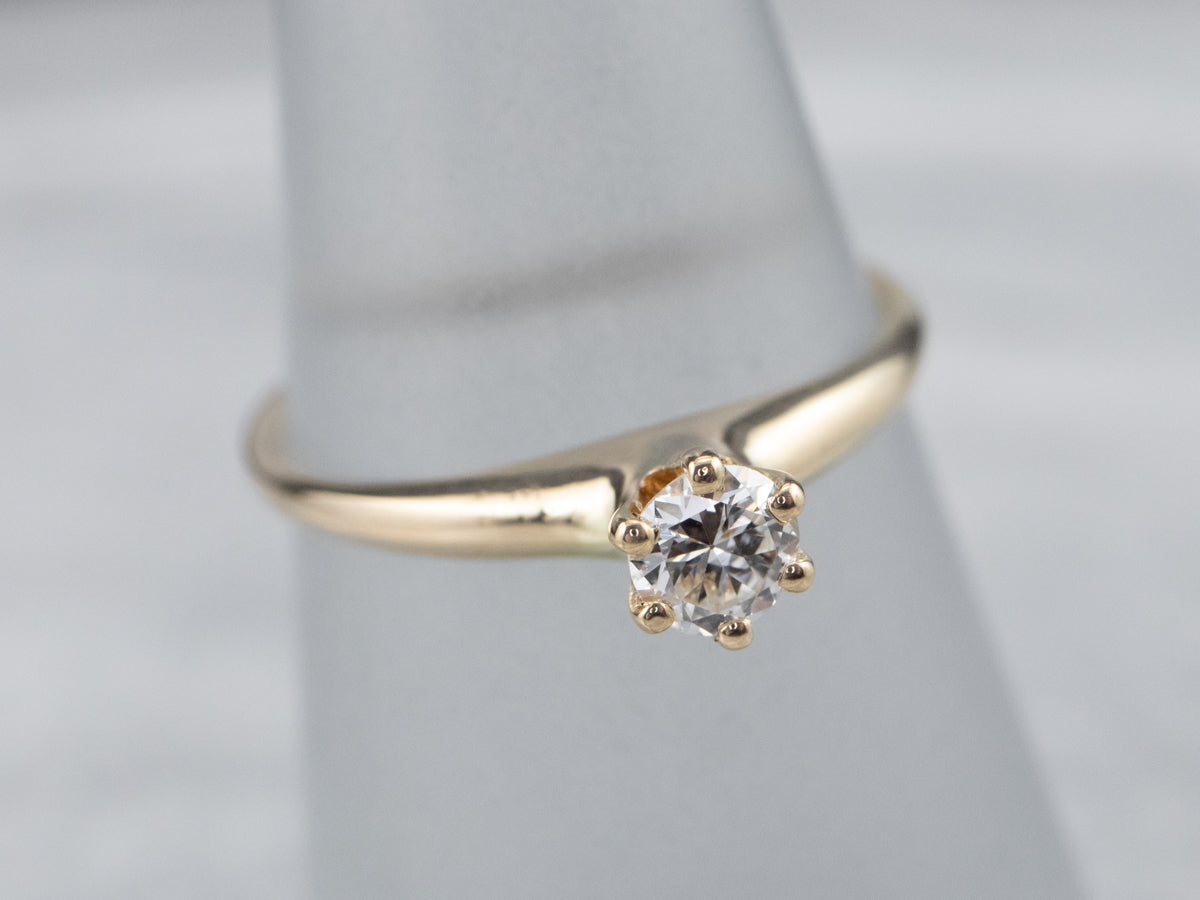 Anillo de compromiso clásico con solitario de diamantes