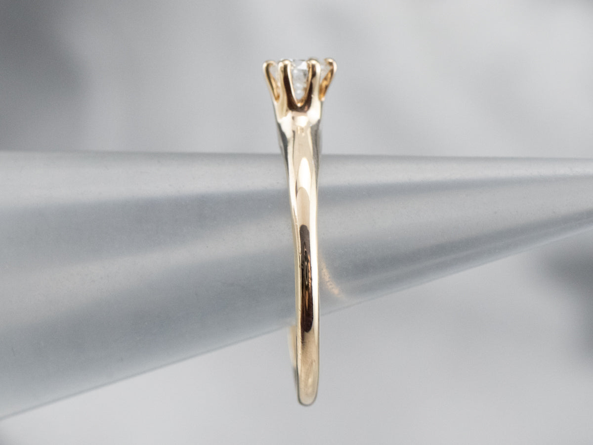 Anillo de compromiso clásico con solitario de diamantes