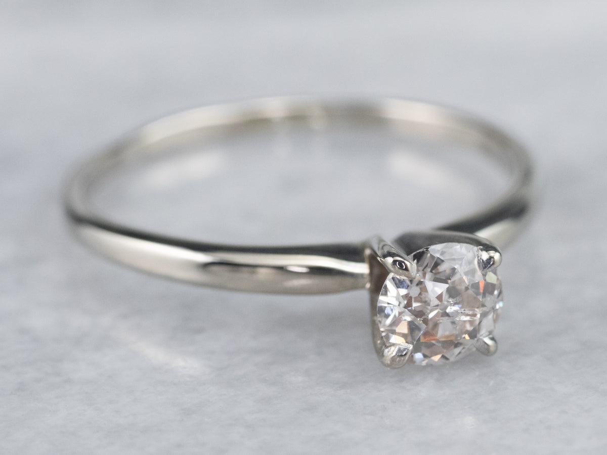 Anillo de compromiso de diamantes de talla europea