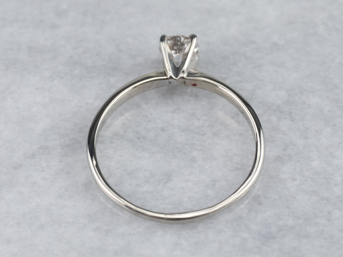 Anillo de compromiso de diamantes de talla europea