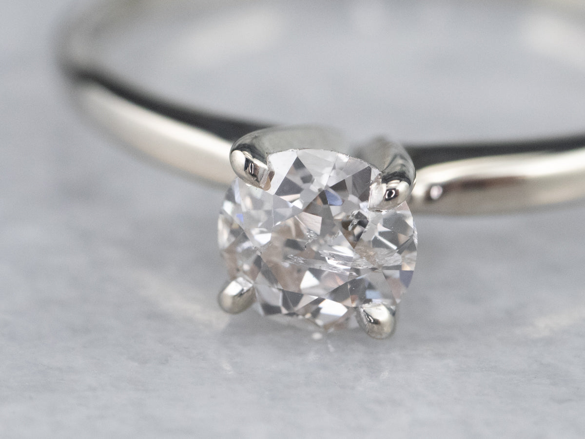 Anillo de compromiso de diamantes de talla europea