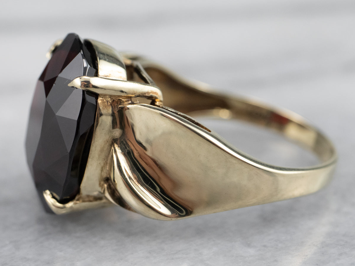 Anillo de cóctel granate vintage