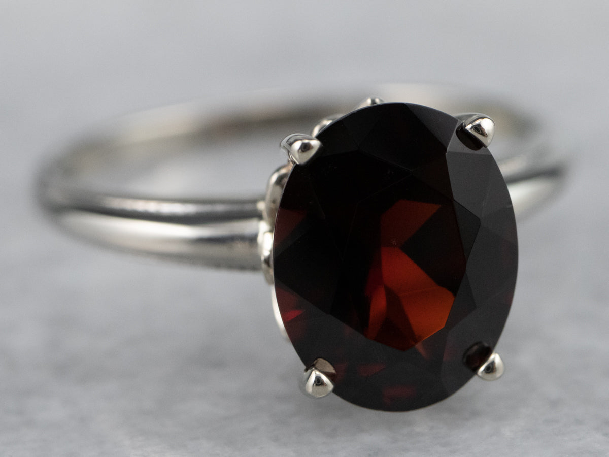 Anillo Solitario Granate Oro Blanco