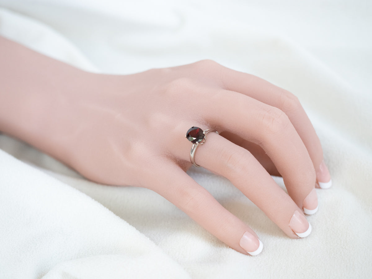 Anillo Solitario Granate Oro Blanco
