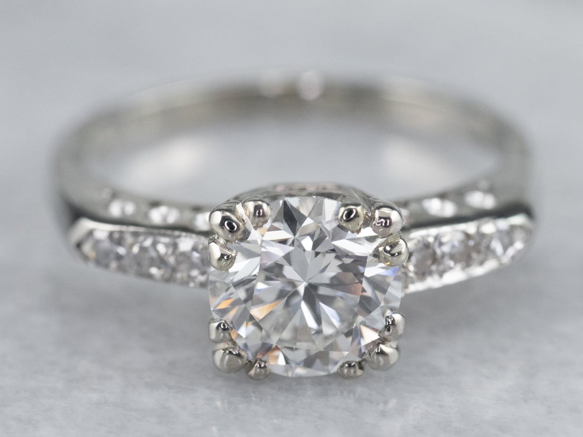 Anillo de compromiso retro de diamantes en oro blanco