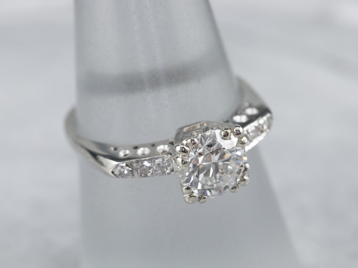 Anillo de compromiso retro de diamantes en oro blanco