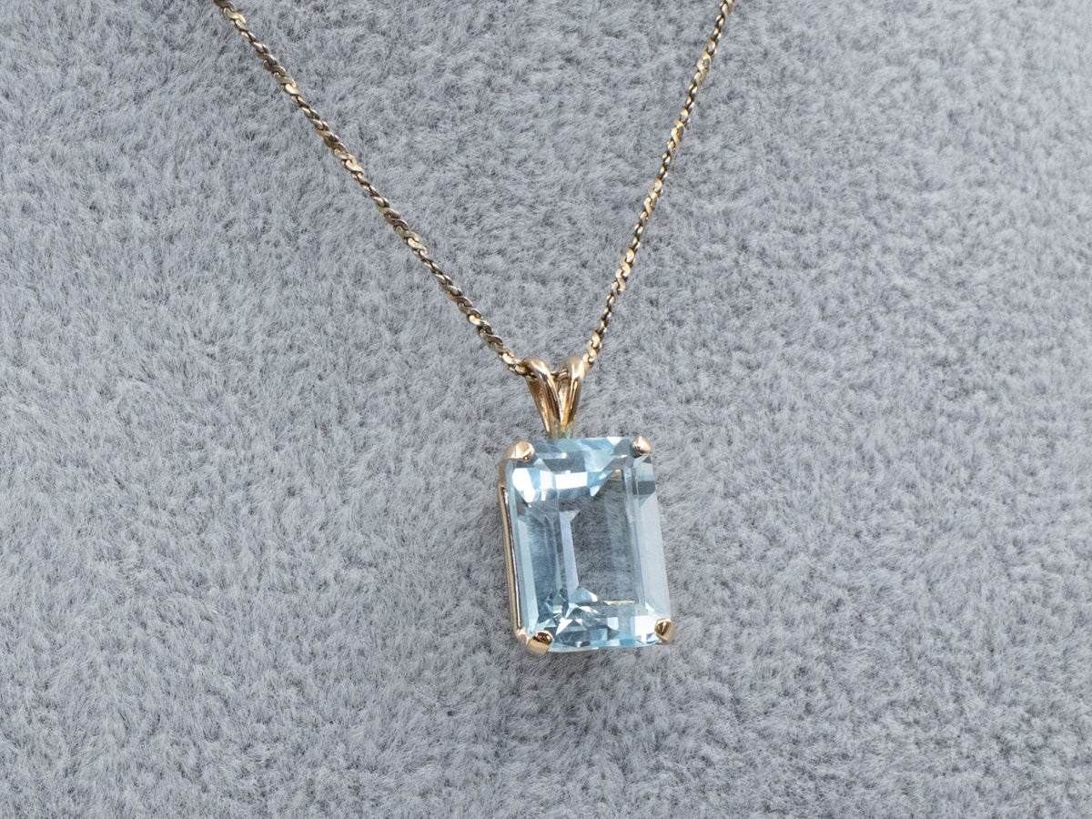 Blue Topaz Solitaire Pendant in Yellow Gold