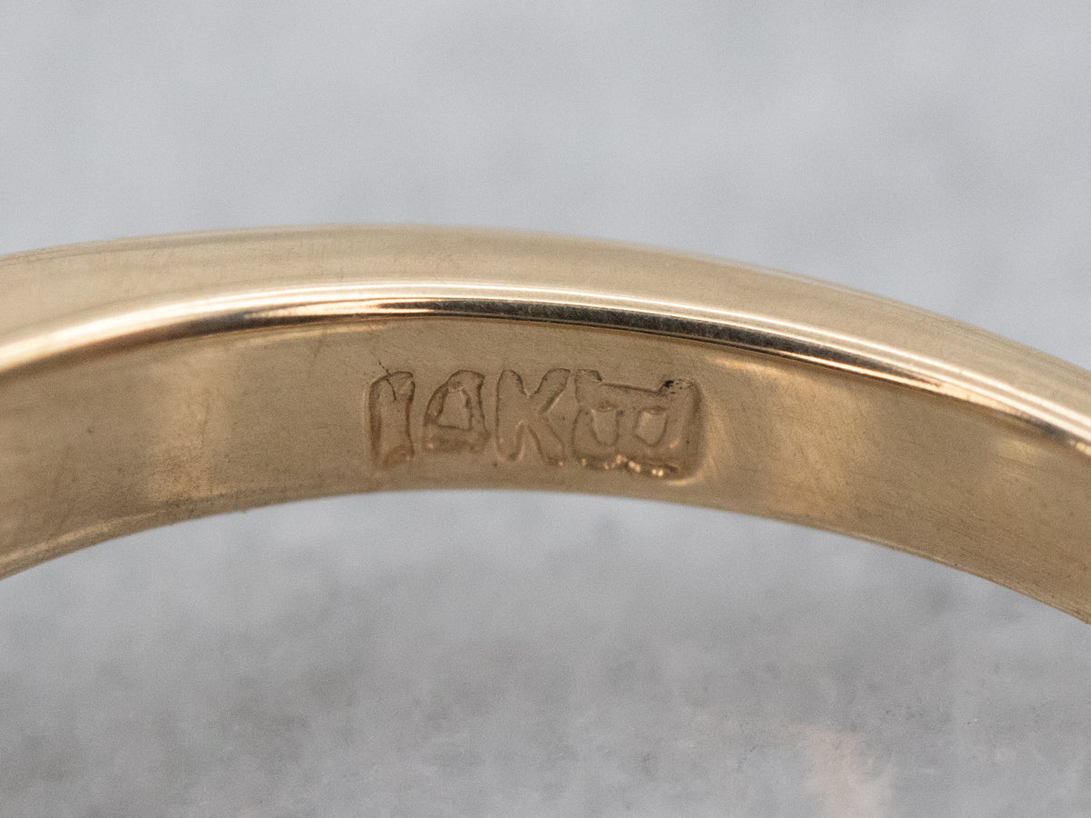 Anillo de tres piedras con zafiro y diamantes