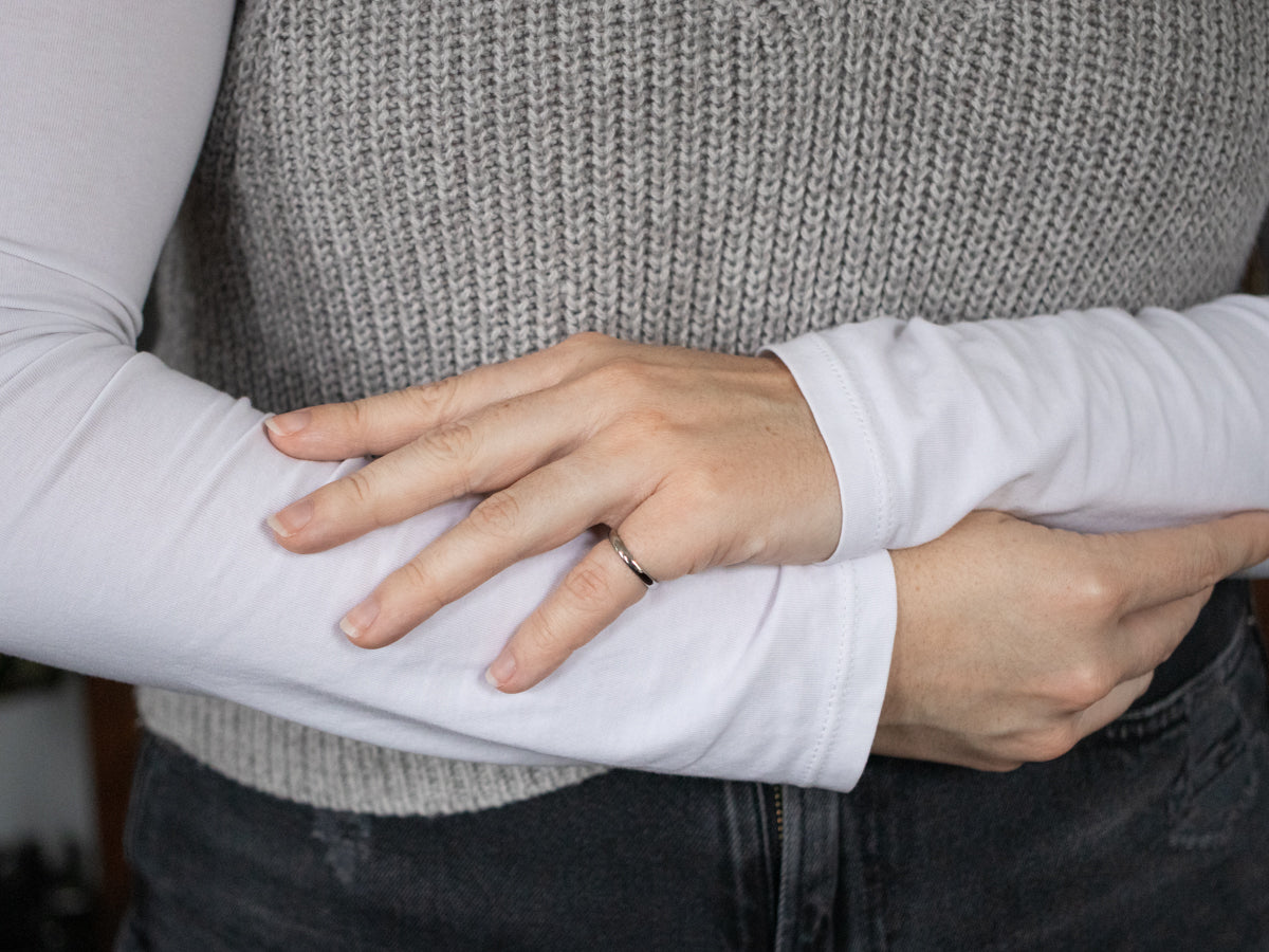 Banda clásica de oro blanco de 18 quilates