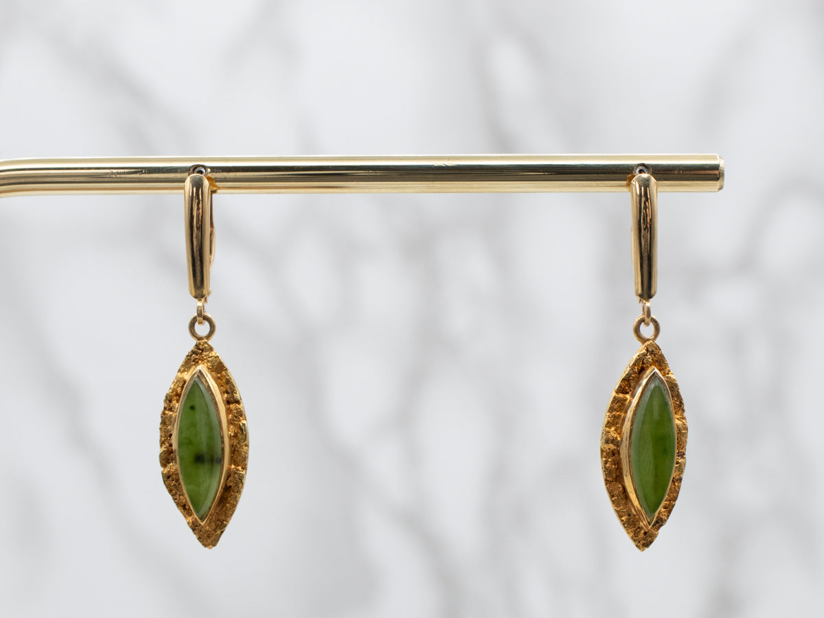 Pendientes colgantes de jade y nefrita con pepita de oro de 22 quilates