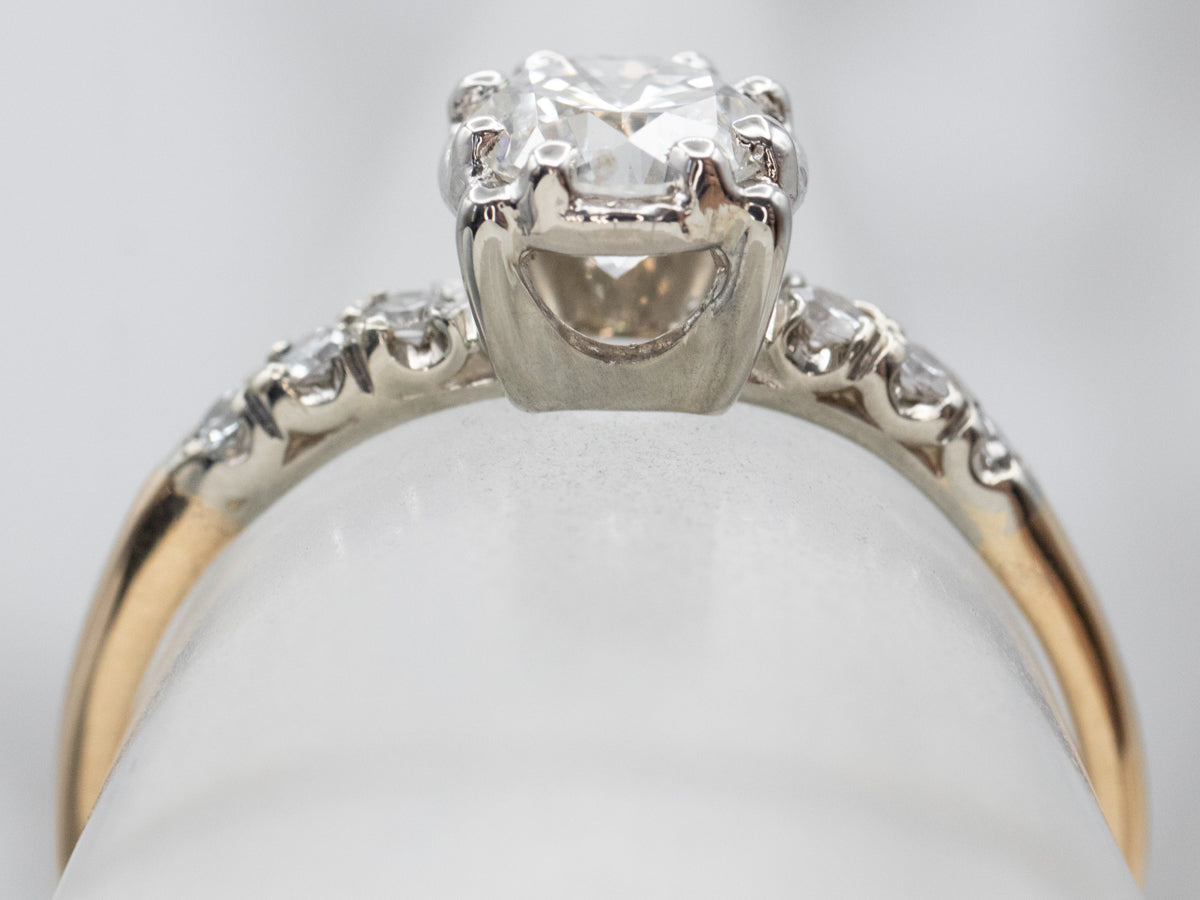 Anillo de compromiso con diamantes de estilo retro