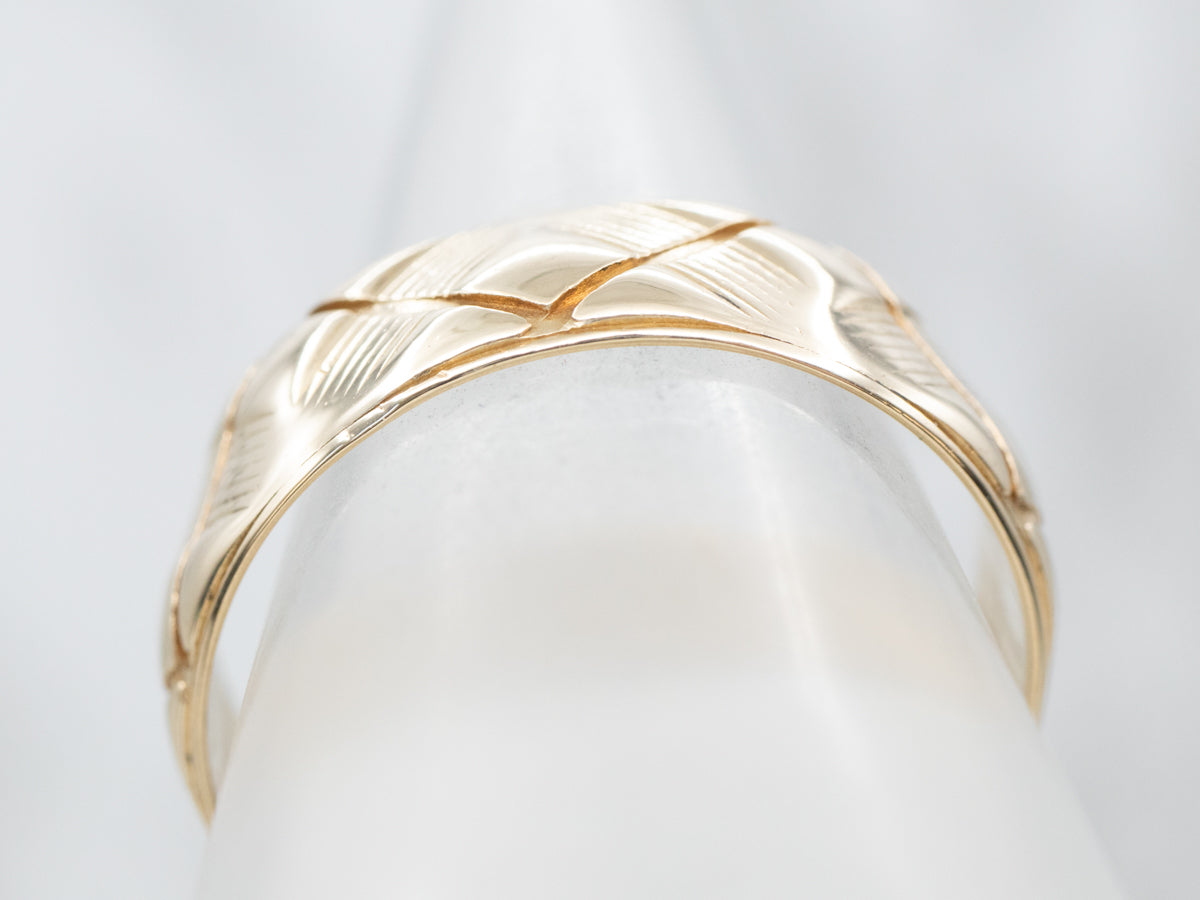 Alianza de boda tallada con arte tejido