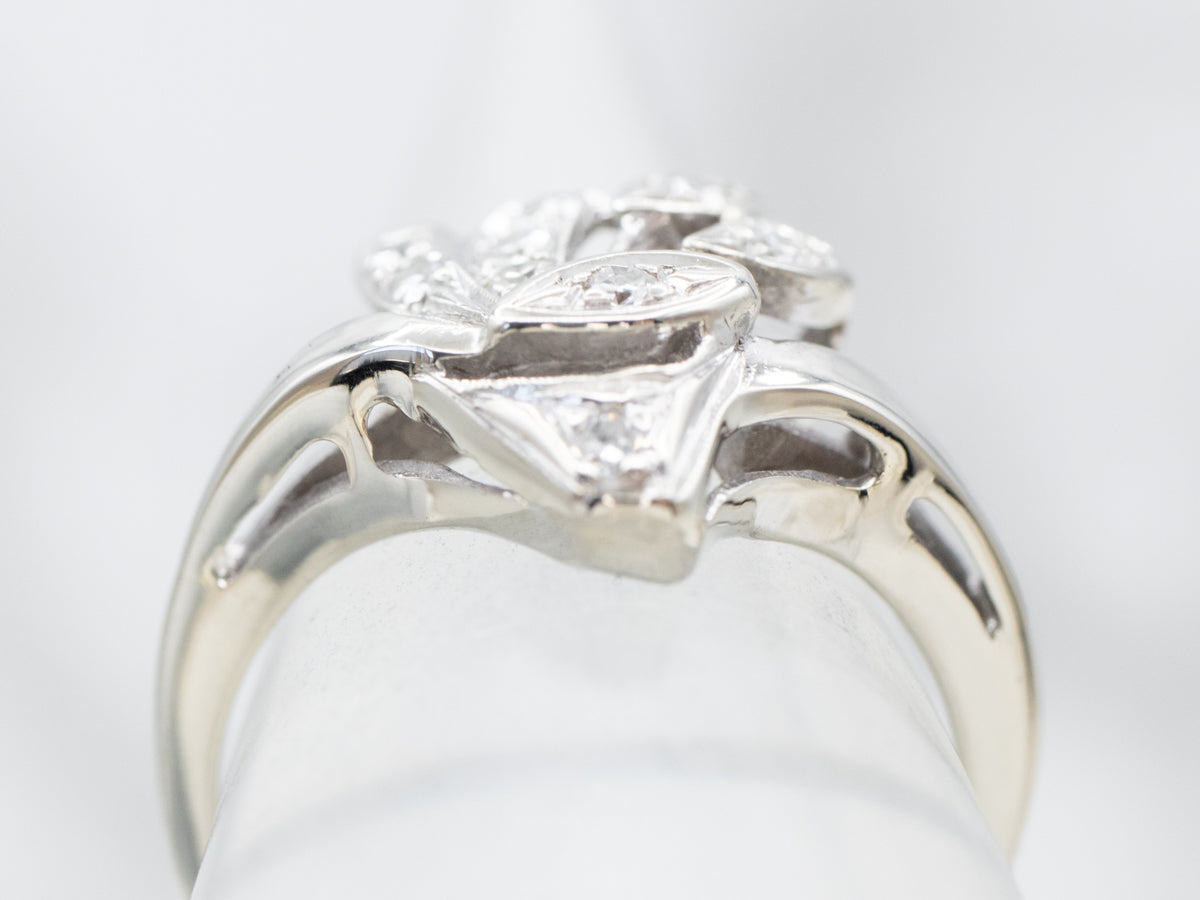 Anillo de cóctel de diamantes de la era retro