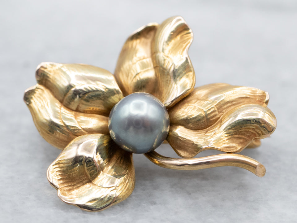 Broche de trébol de cuatro hojas con perlas negras