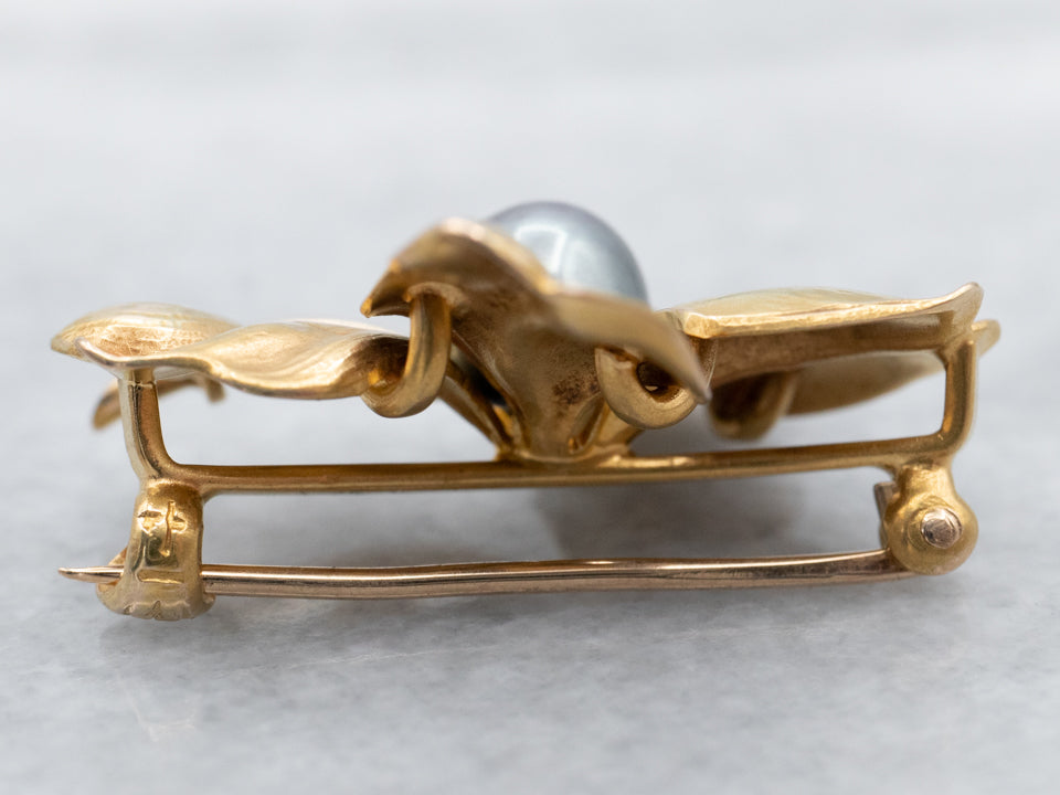 Broche de trébol de cuatro hojas con perlas negras