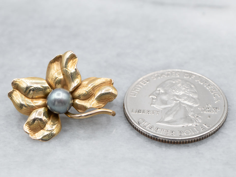 Broche de trébol de cuatro hojas con perlas negras