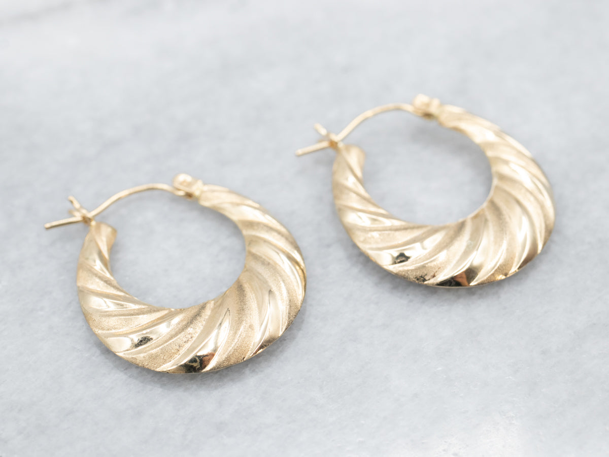 Pendientes de aro de oro retorcido