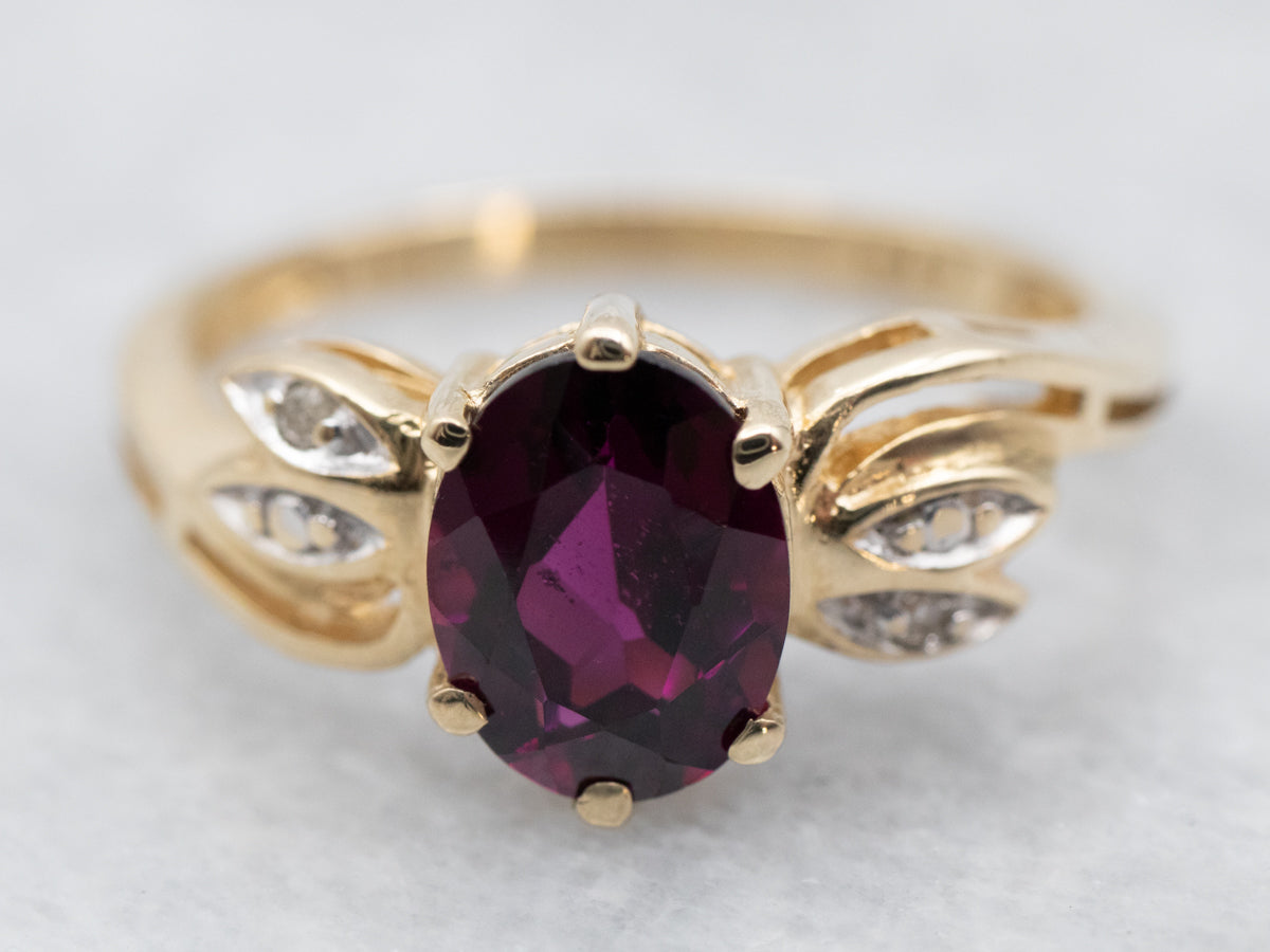 Anillo vintage de diamantes y granate de uva