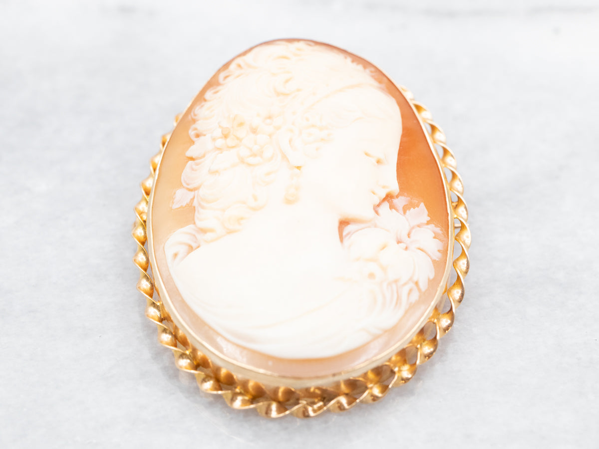 Vintage Cameo Gold Brooch or Pendant