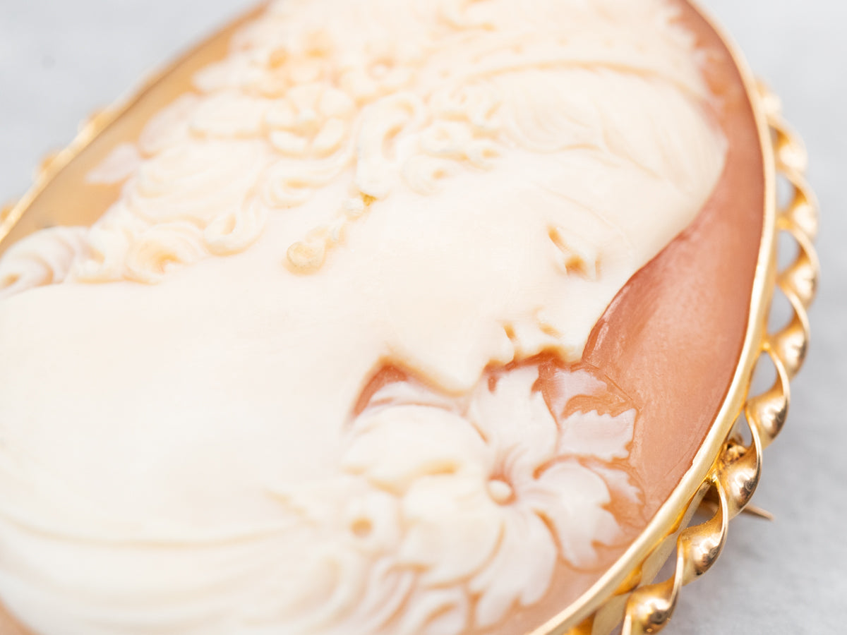 Vintage Cameo Gold Brooch or Pendant