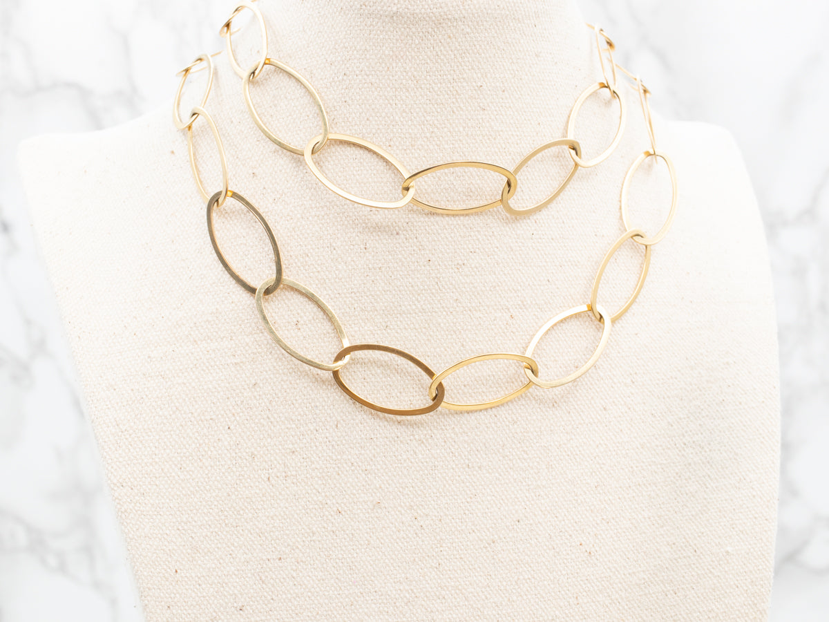 Collar modernista de cadena de eslabones ovalados de oro