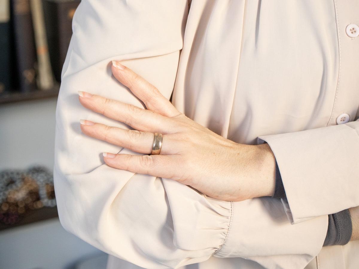 Vintage Gold Crosshatched Pattern Band