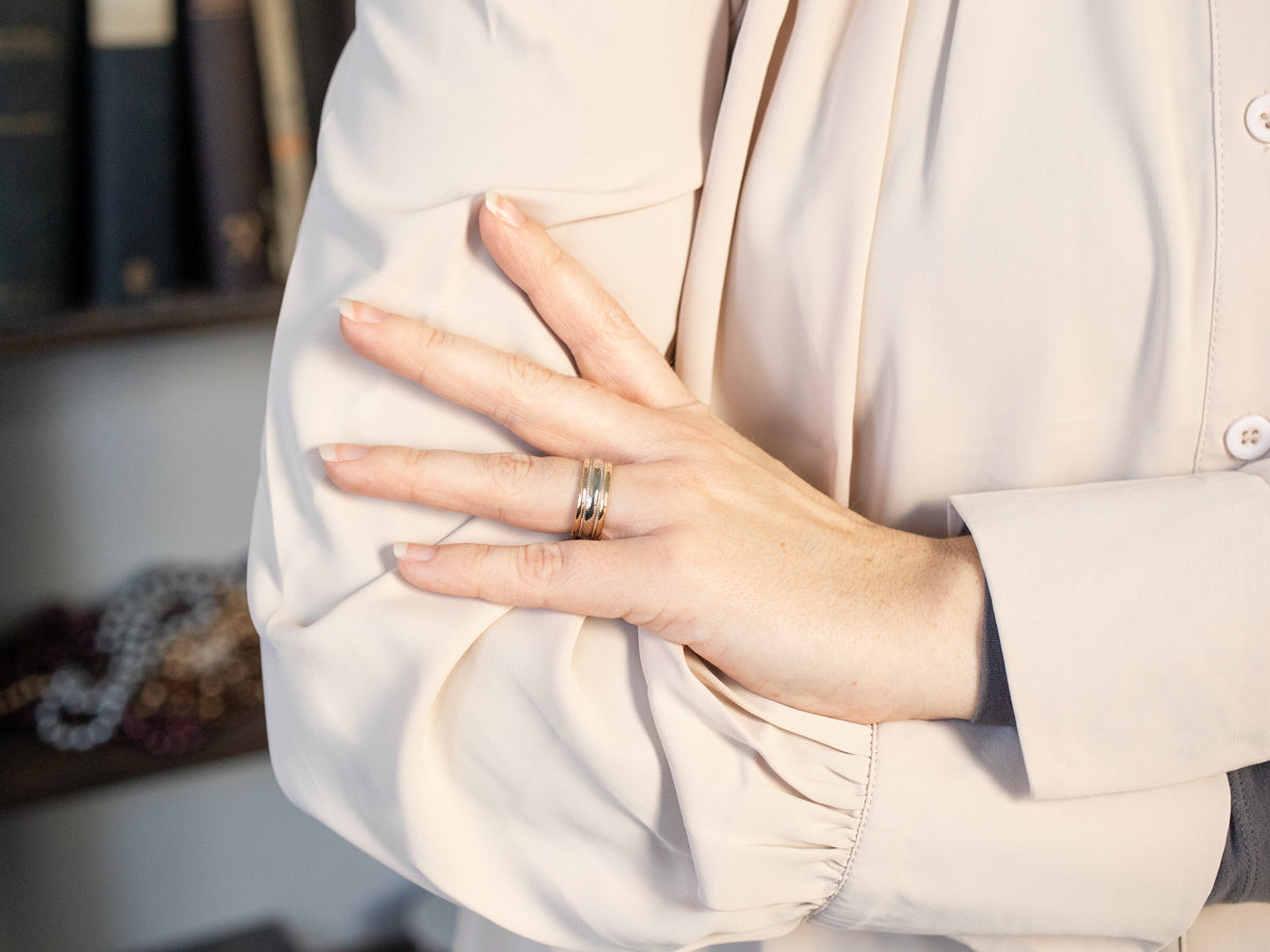 Banda dorada vintage de dos tonos para hombre